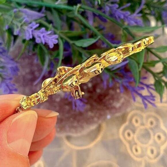 Vintage Grape Cluster Brooch in Gold Tone - Picture 4 of 7